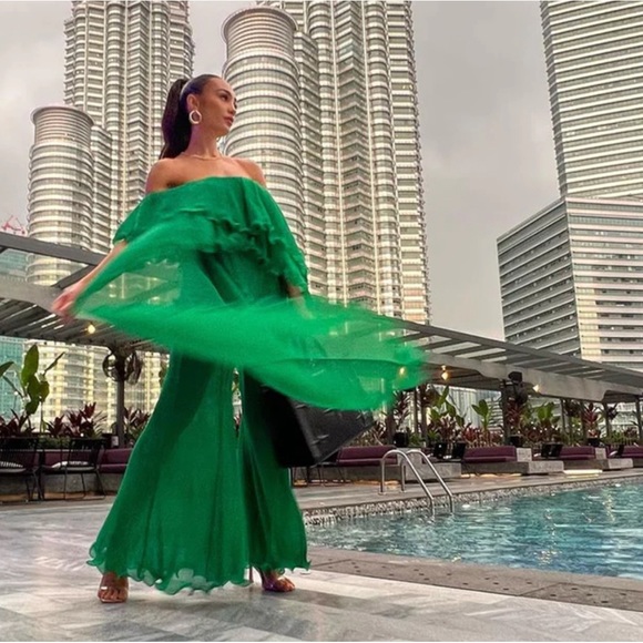 ZCRAVE Netta Top and Trousers in Green - Picture 1 of 3